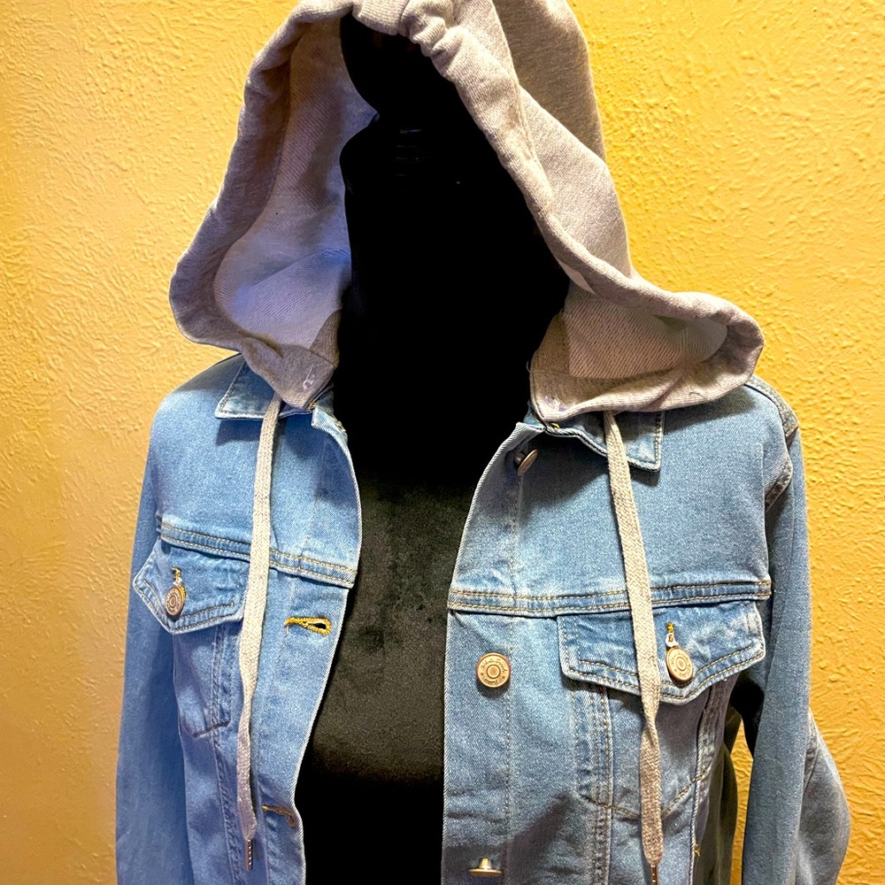 White Birch Denim Jacket w/ Detachable Hood, Size Medium, NWT